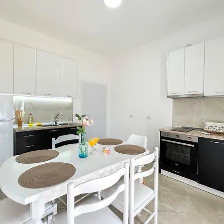 Aqua Vista Haven B53 아파트