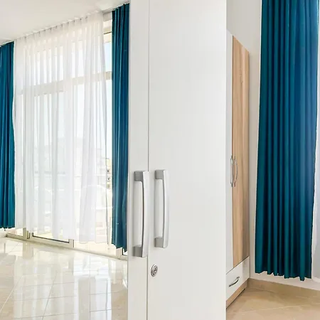 Aqua Vista Haven B53 דירה גולם